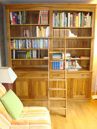Bookcase in cherry wood