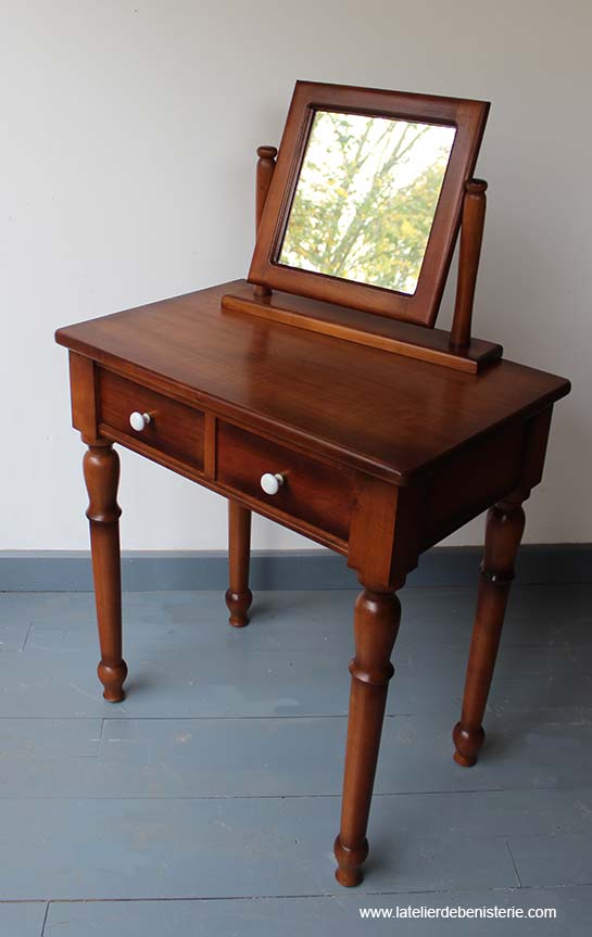 Vanity table