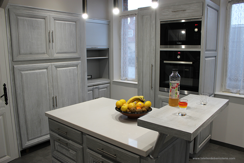 Kitchen in whited oak