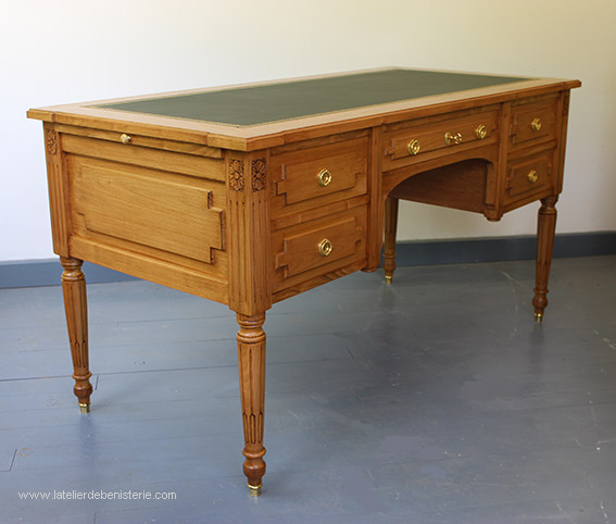 Bureau dessus cuir vert empire