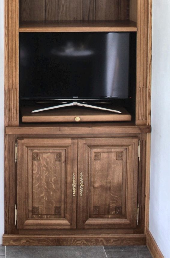 Bibliothèque avec emplacement TV coulissant
