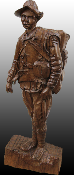 Soldat sculpté avec son paquetage